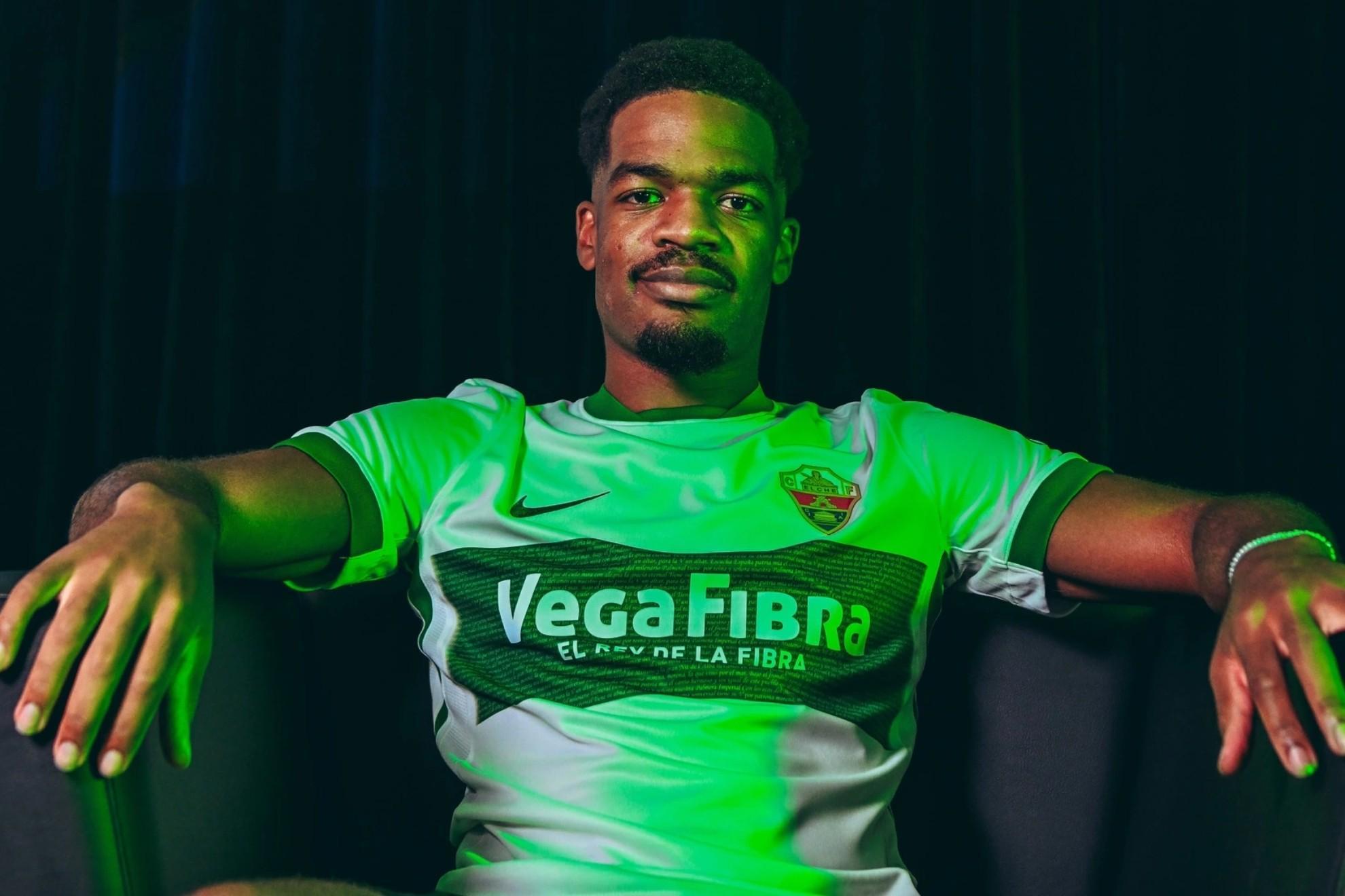 官方：埃尔切正式签下民主刚果边锋迪安加纳，合同期至2027年